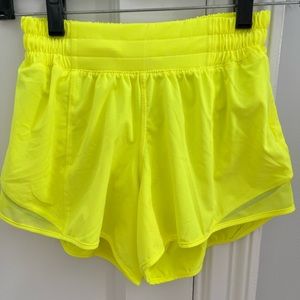Lululemon NWOT Hotty Hot Low-Rise shorts, 2.5” inseam, size 2.